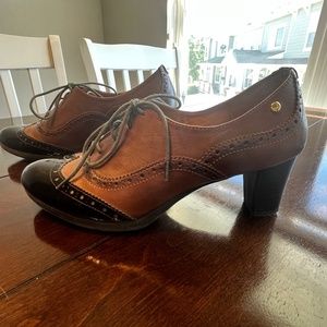 Pikolinos tan and espresso leather and patent leather bootie shoes